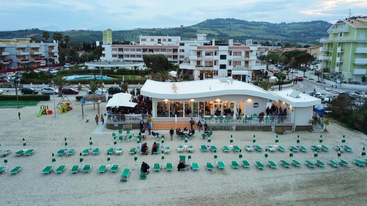 Le Rose Beach & Suites Appartamenti Fronte Mare A Villarosa Martinsicuro Dış mekan fotoğraf