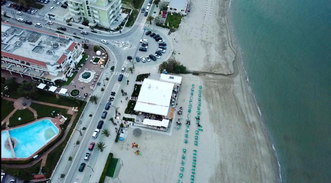 Le Rose Beach & Suites Appartamenti Fronte Mare A Villarosa Martinsicuro Dış mekan fotoğraf